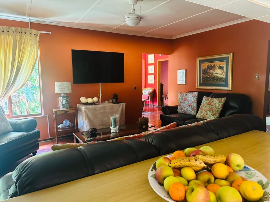 4 Bedroom Property for Sale in Glen Barrie Western Cape